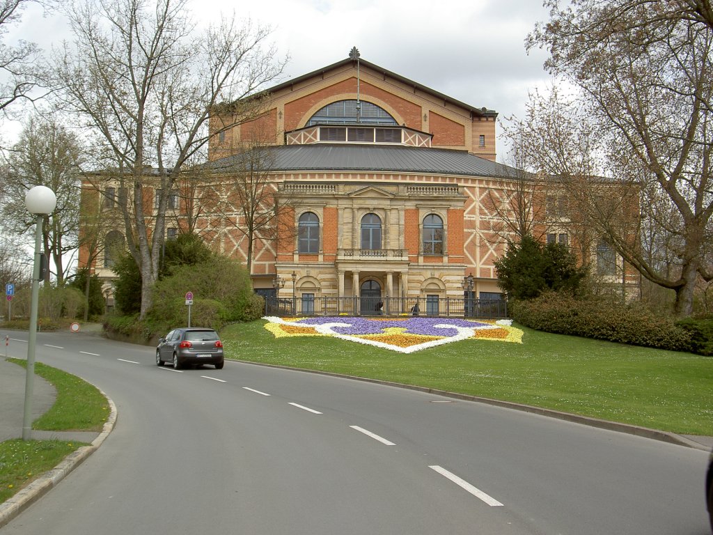 Bayreuth, Richard Wagner Festspielhaus, erbaut von 1872 bis 1875 durch Architekt 
Otto Brckwald (21.04.2012)
