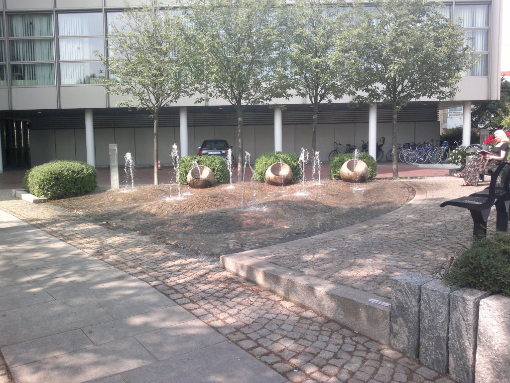 Bebrunnen an der Eon-Verwaltung in Hannover. Foto vom 07.06.2011.