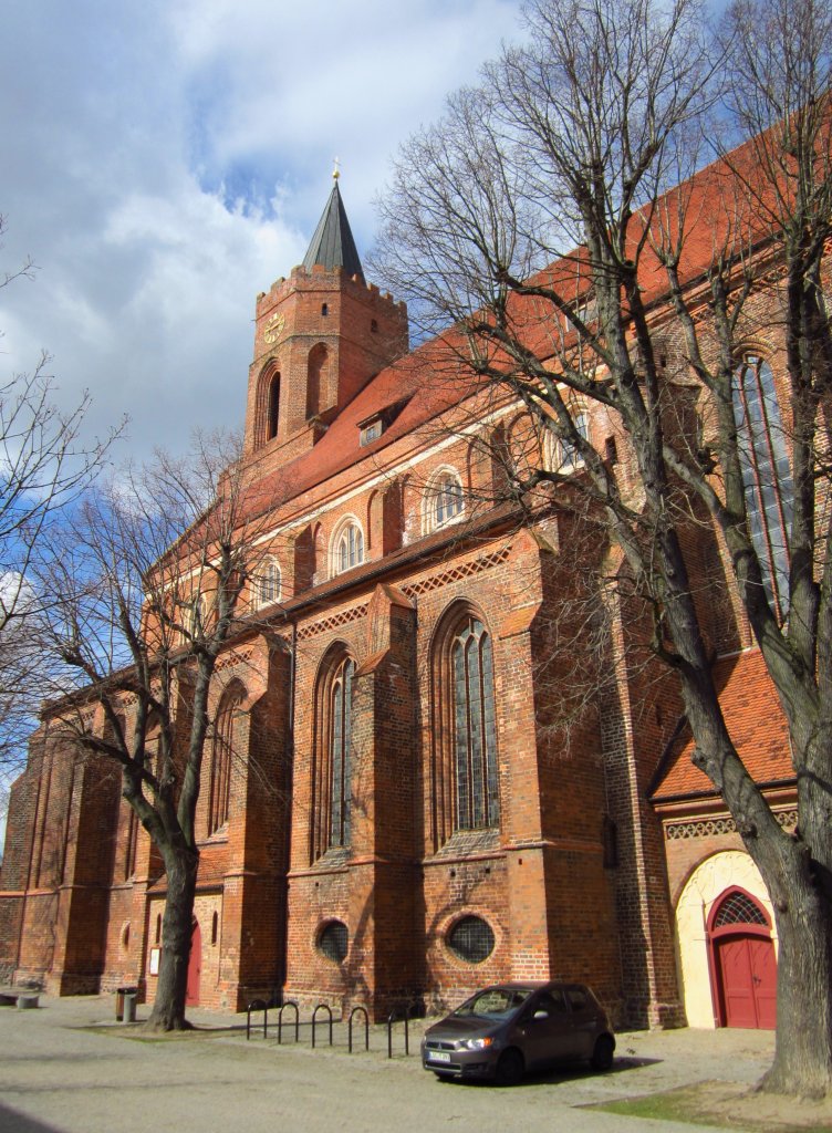 Beeskow, gotische St. Marienkirche, erbaut im 15. Jahrhundert (01.04.2012)