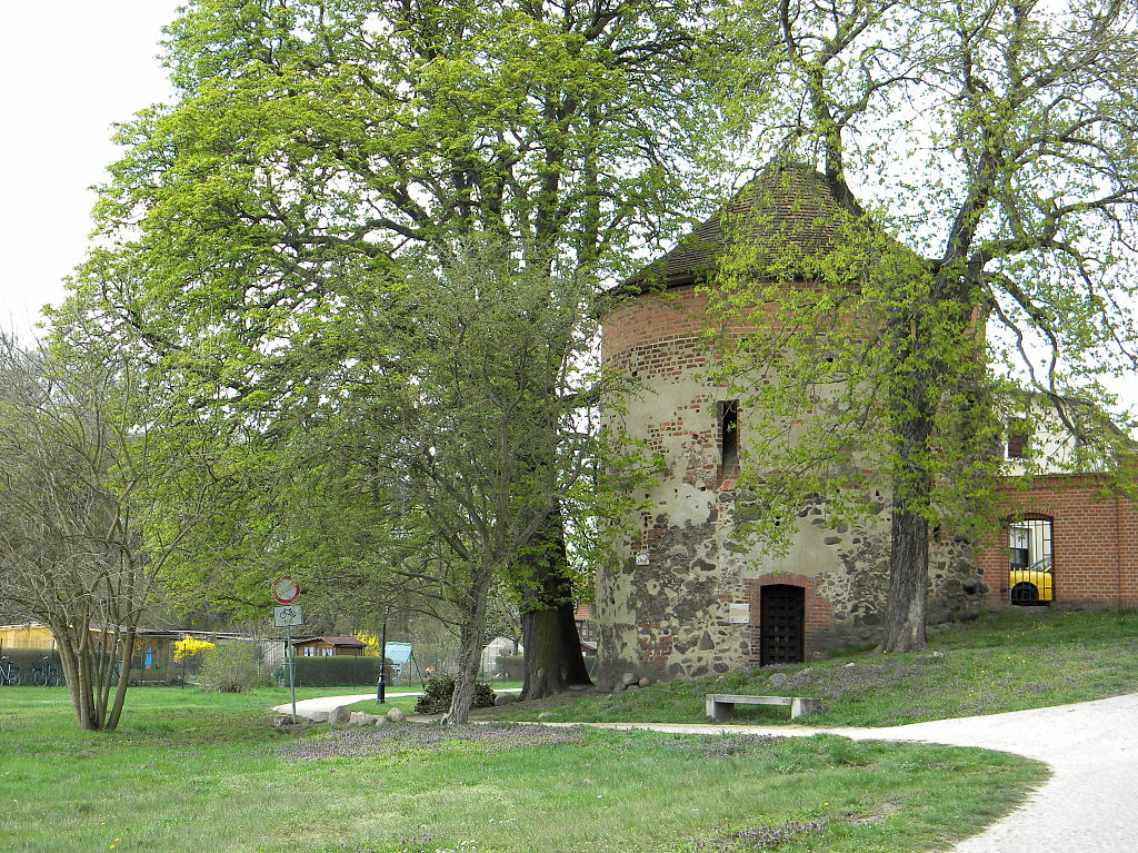 Beeskow Stadtansichten - Stadtmauer 26-04-2013