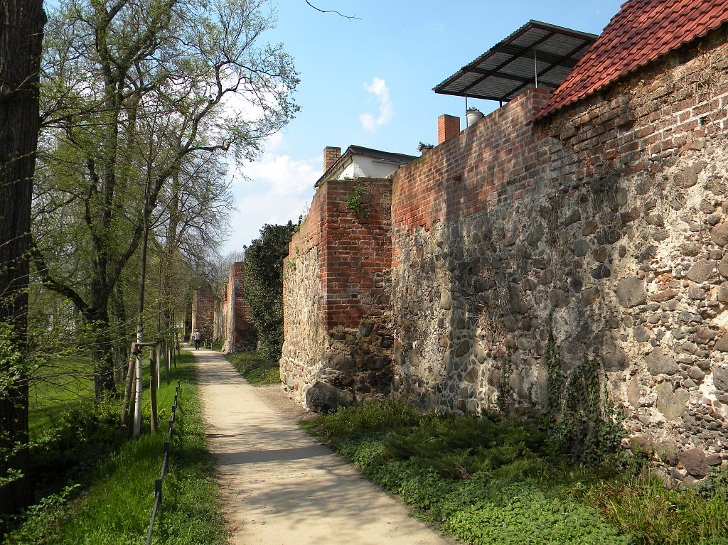 Beeskow Stadtansichten - Stadtmauer 26-04-2013