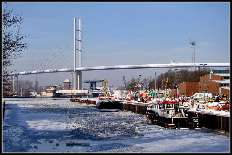 Beide Sundquerungen auf einen Blick.  Stralsund (auf dem Dnholm) am 23.01.10