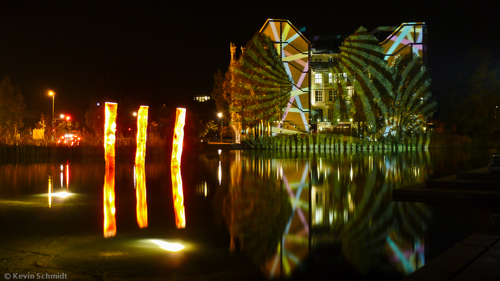 Beleuchtetes Haus am Piano-See in Berlin zum <a href= http://festival-of-lights.de/ >Festival of Lights</a>, 20.10.2012.