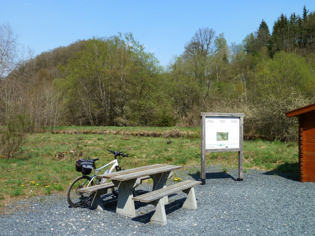 Belgien, Wallonien, Provinz Lttich, Eifel-Ardennen Radweg, Rastplatz in der Nhe des ehemaligen Bahnhofs Lommersweiler. 23.04.2011