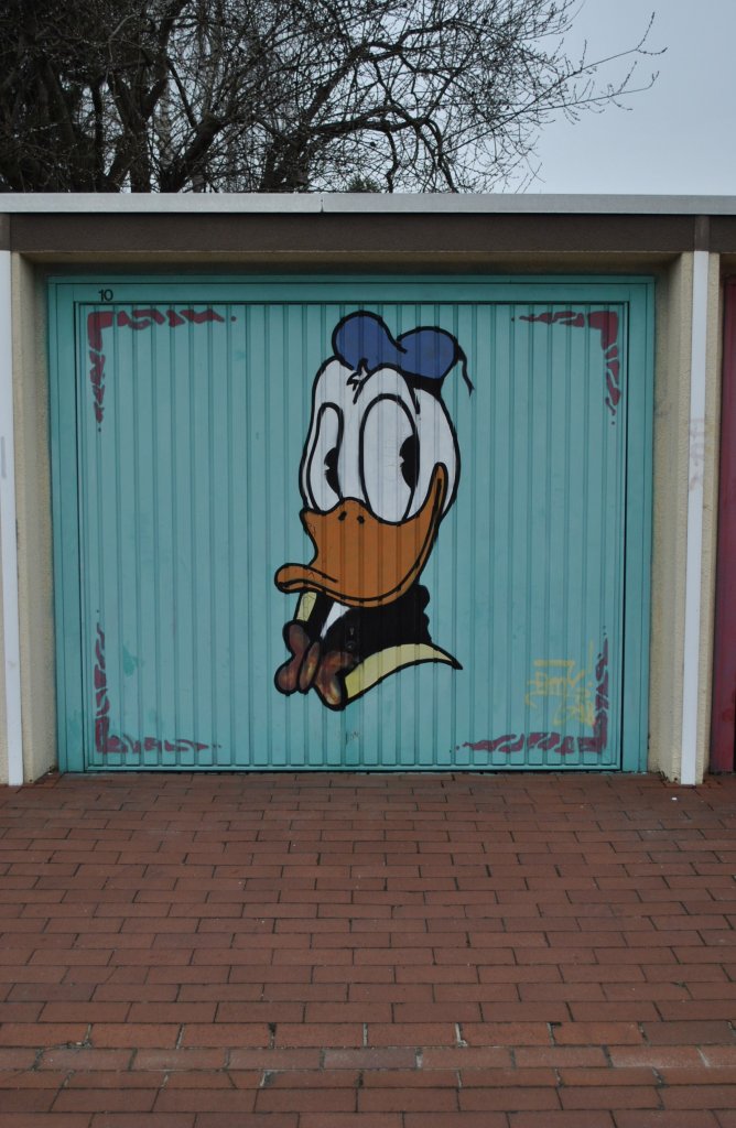 Bemalte Garage mit  Donald Duck ,in Hannover/Obericklingen am 17.02.2011.