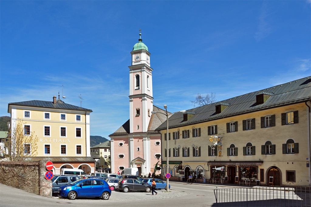 Berchtesgaden - Rathausplatz und St. Andreas-Kirche - 26.04.2012