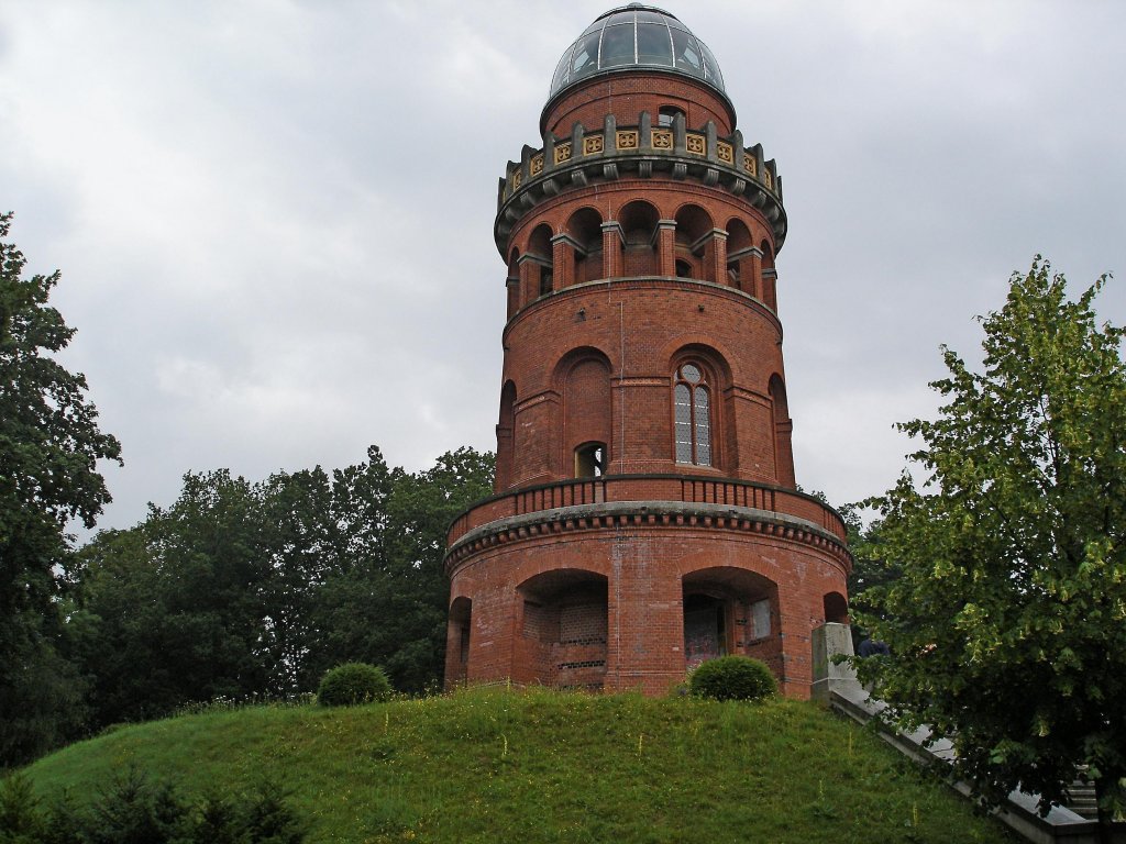 Bergen auf Rgen, der Ernst-Moritz-Arndt-Turm von 1877 steht auf dem 91m hohen Rugard und bietet eine groartige Rundsicht, Juli 2006