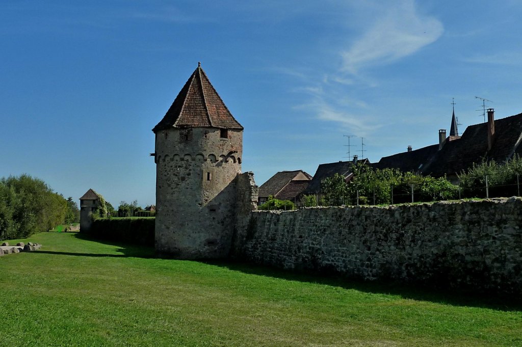 Bergheim, Stadtmauer mit Türmen, die guterhaltene Stadtbefestigung stammt aus dem 14.und 15.Jahrhundert, Sept.2011 