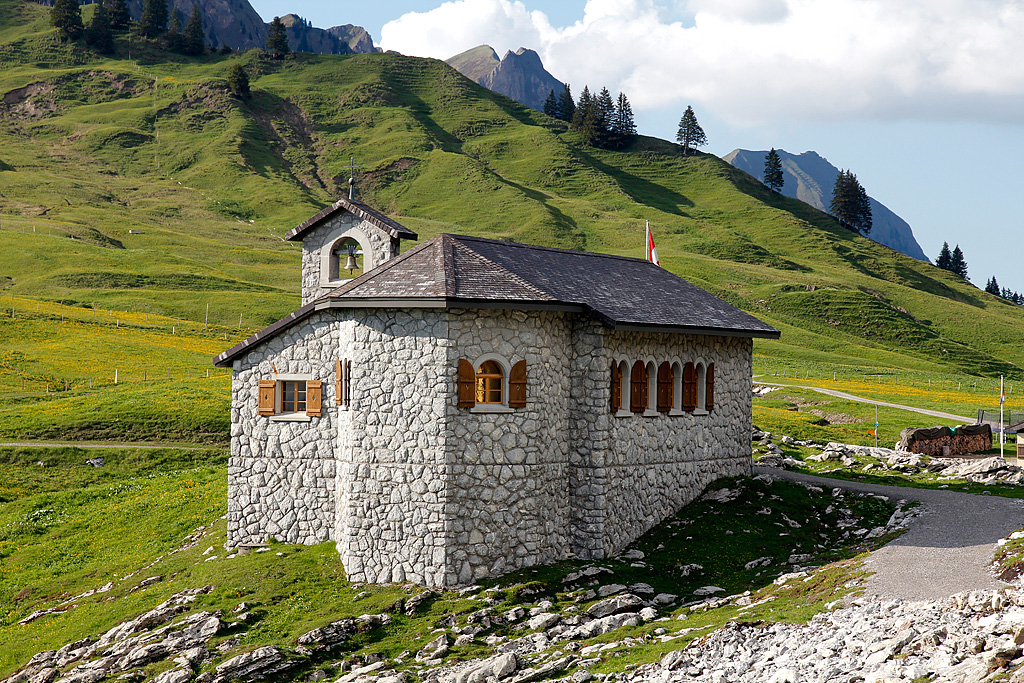 Bergkapelle auf dem Pragelpass, 1543 m . M. Auf Velotour, 05. Juni 2010, 18:30