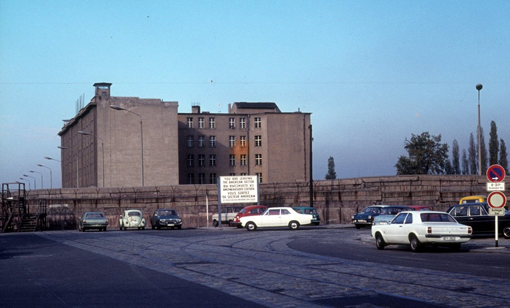 Berlin am 2. November 1973: Ein Teil der Berliner Mauer, des Symbols der geteilten Stadt.