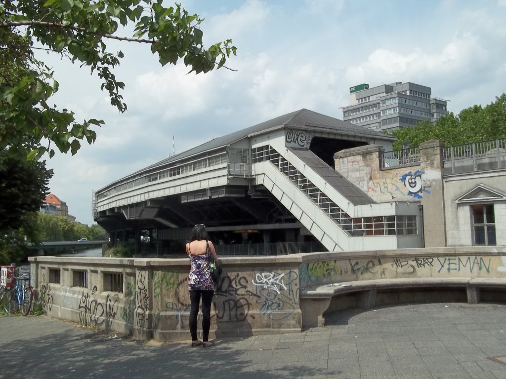 Berlin, Hochbahnhof Hallesches Tor (15.06.2011)