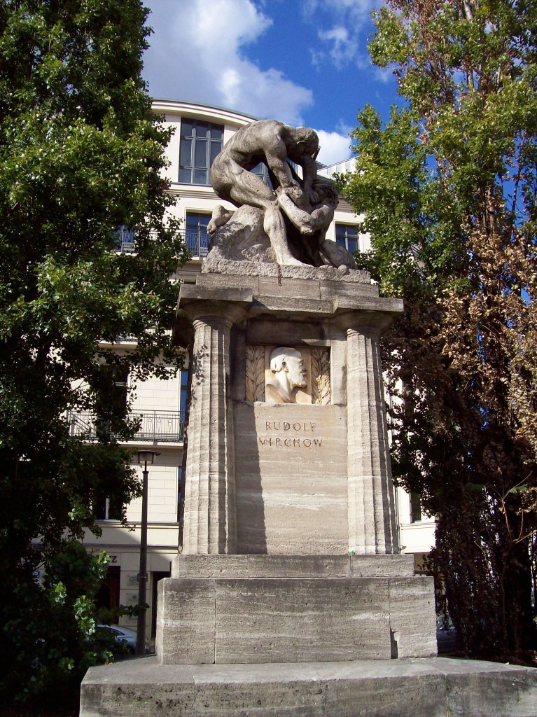 Berlin, Karlplatz, Rudolf-Virchow-Denkmal, 1906-10 von Fritz Klimsch (12.09.2009)