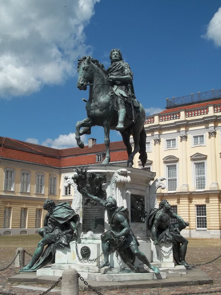 Berlin, Schloss Charlottenburg, Groer Kurfrst, Reiterdenkmal von Andreas Schlter (aufgenommen am 13.08.2012)