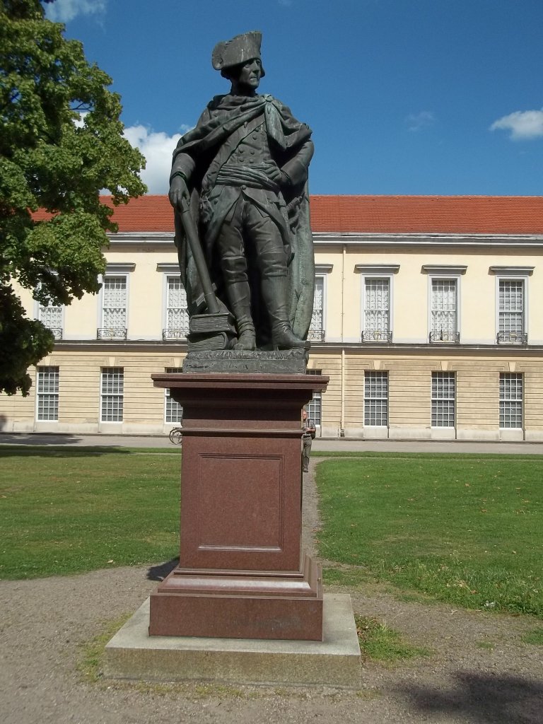 Berlin, Schloss Charlottenburg, Neuer Flügel, Friedrich d.Gr., Standbild von Goffried Schadow (aufgenommen am 13.08.2012) 