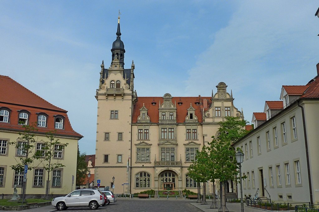 Bernburg an der Saale, das Rathaus der 35000 Einwohner zhlenden Stadt, 1895 im Neorenaissancestil erbaut, Mai 2012