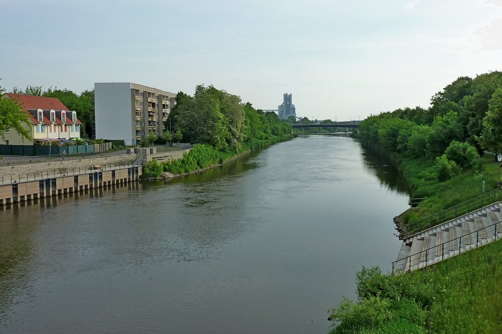 Bernburg, Stadtansicht entlang der Saale, Mai 2012