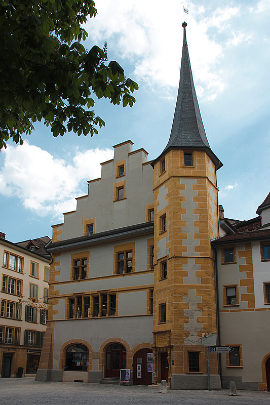 Biel/Bienne, Alte Krone, Sdfassade. Bau der Renaissancegotik, in Anlehnung an das Rathaus in der Burg. 1578-82 als stdt. Gasthaus von Laurent Perroud erbaut, sptere Vernderungen, Wiederherstellung 1915-18. Aufnahme vom 27. April 2010, 16:17