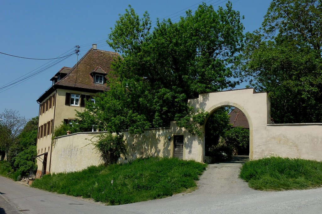 Biengen im Markgrflerland, das Schlo in heutiger Form stammt von 1790, April 2011