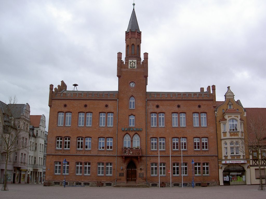 Bitterfeld, neugotisches Rathaus, erbaut von 1863 bis 1865 durch August Friedrich 
Ritter (31.03.2012)