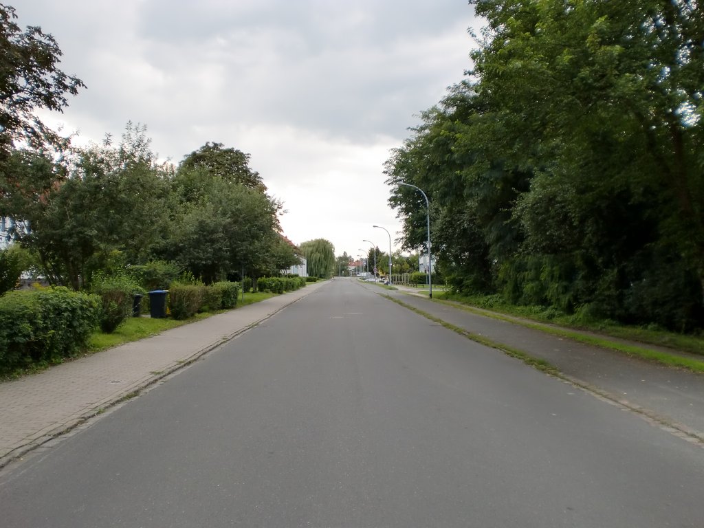 Bitterfeld, Ortsteil Wolfen, Krondorferstrae, Blickrichtung Verbindungsstrae, 05.09.10

