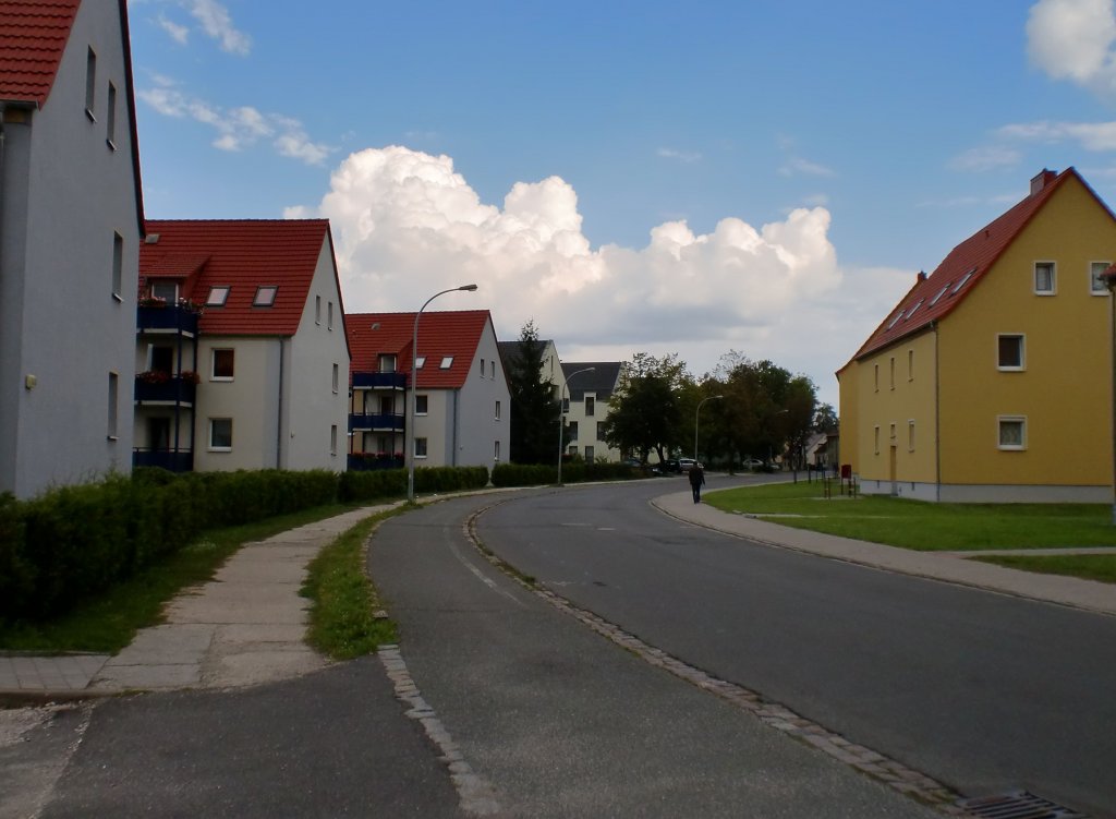 Bitterfeld, Ortsteil Wolfen, Krondorferstrae, Blickrichtung Mozartstrae, 05.09.10

