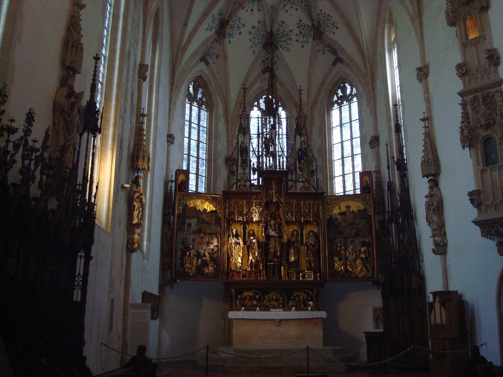 Blaubeuren, der 1491-99 entstandene Chor der Klosterkirche gehrt zu den prchtigsten sptgotischen Ausstattungen die fast vollstndig erhalten sind, der Altar von 1493 zhlt zur Ulmer Schule, Sept.2010