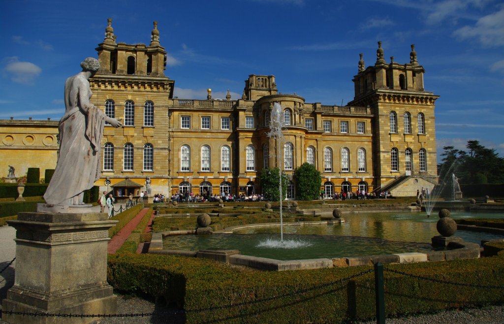 Blenheim Palace, Queen Pool vor dem Palast (26.09.2009)