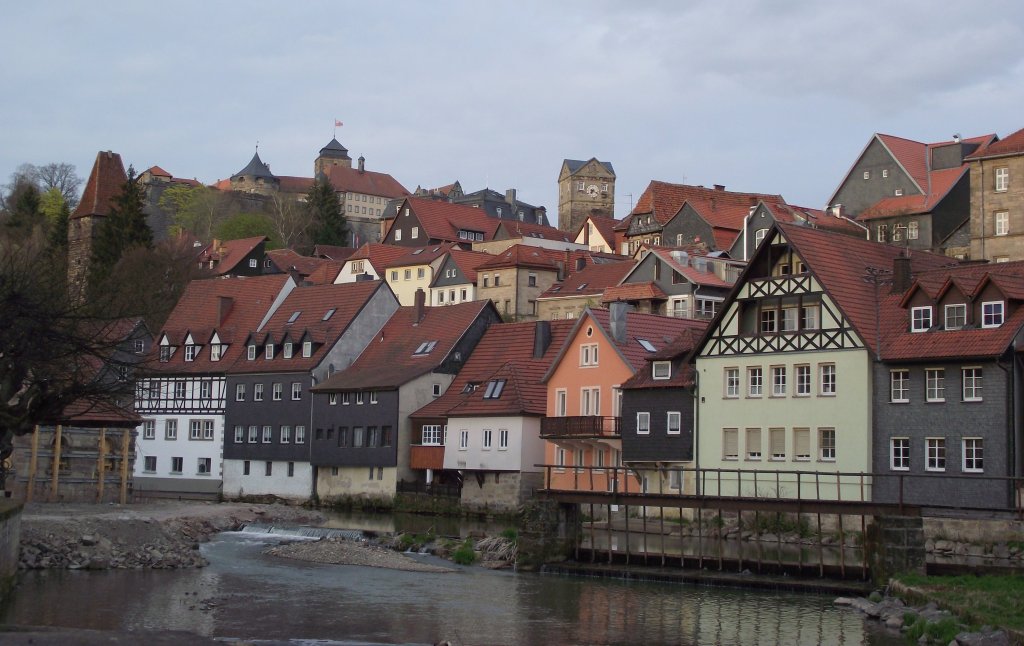 Blick am 13. April 2011 ber die malerische Kronacher Altstadt auf die Festung Rosenberg. Gerne wird diese Szenerie auch als  Klein Venedig  bezeichnet.