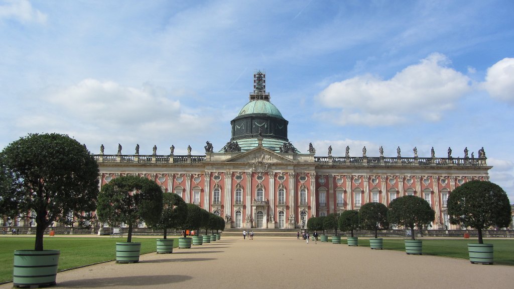 Blick auf das Alte Palais im Park Sanssouci in Potsdam am 15.8.2012.