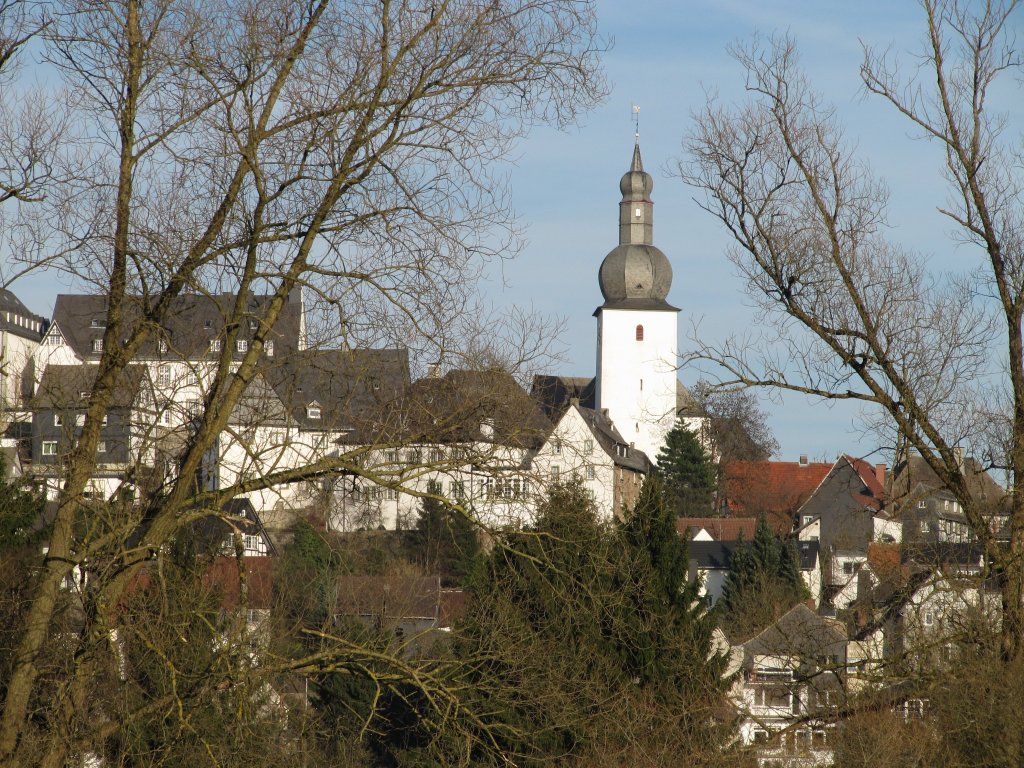 Blick auf die Altstadt Arnsberg mit Glockenturm im Februar 2011.