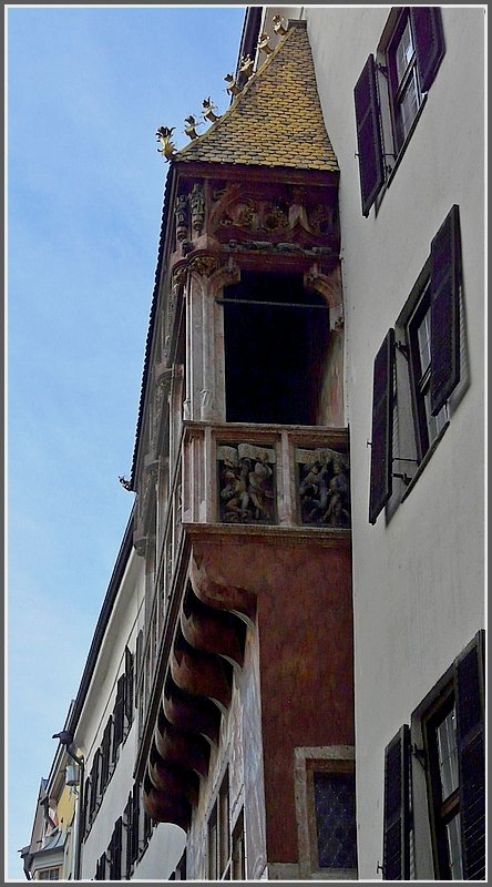 Blick auf das Goldene Dachl von einer Nebengasse aus. 22.12.09 (Jeanny)