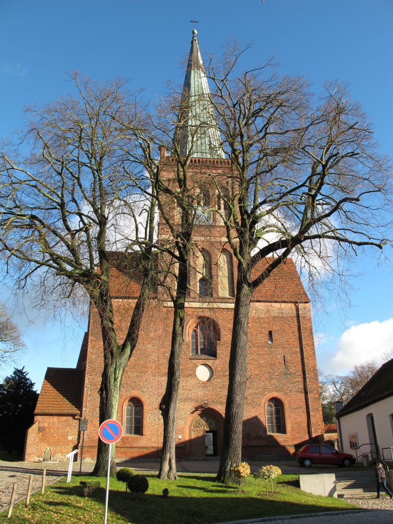 Blick auf die Marienkirche zu Bergen / Rgen von Westen; 06.112010
