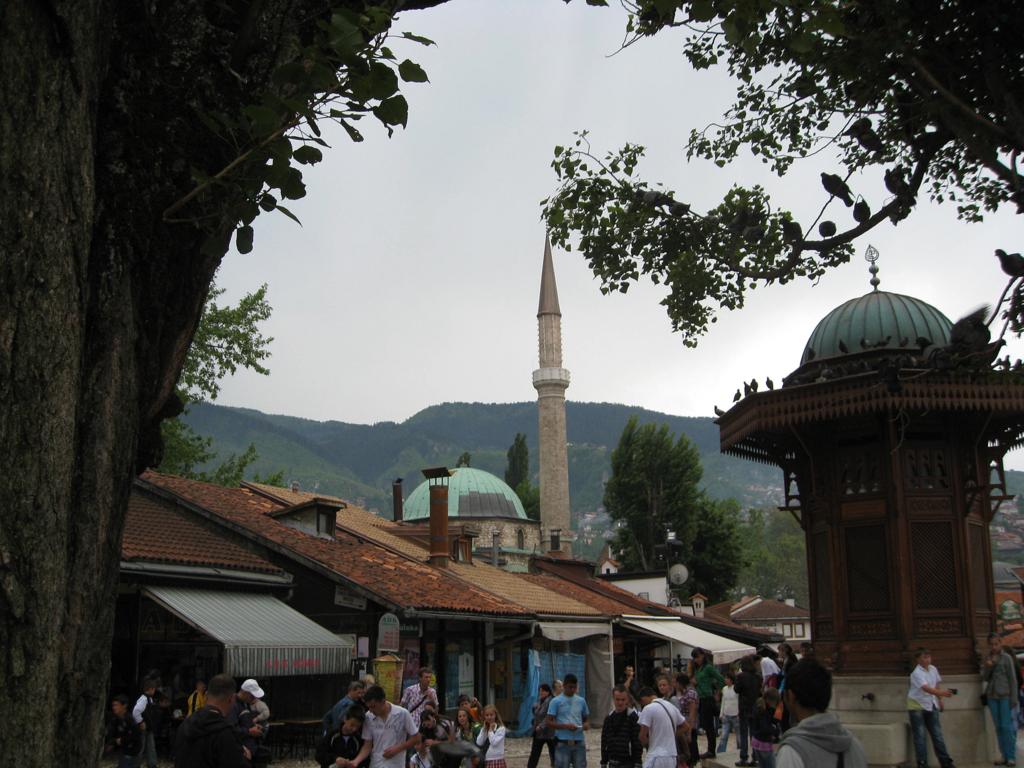 Blick auf den Marktplatz in Sarajevo der Hauptstadt von Bosnien - Herzegowina
am 22.5.2011. Dieses Viertel in Sarajevo heit Bakschaschia und ist wirklich
sehenswert.