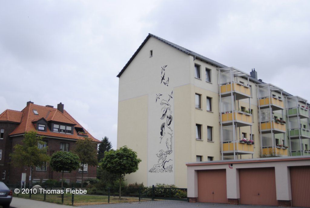 Blick auf Modernesierte Wohnanlage der Lehrter Wohnungsbau, am 23.Juli 2010, auf Hausnummer 34/Feldstrae