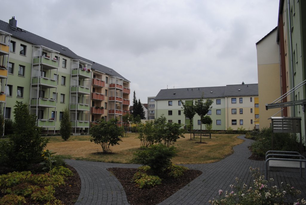 Blick auf Modernesierte Wohnanlage der Lehrter Wohnungsbau, am 23.Juli 2010/Lehrte.