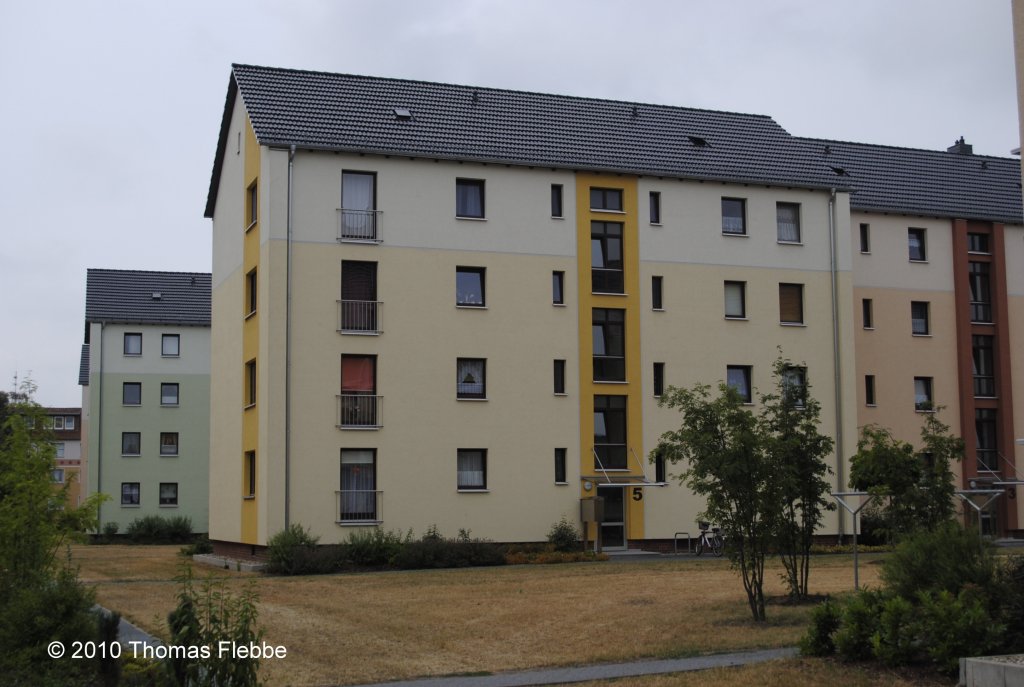 Blick auf Modernesierte Wohnanlage der Lehrter Wohnungsbau, am 23.Juli 2010, auf Hausnummer 5, Goethestr.