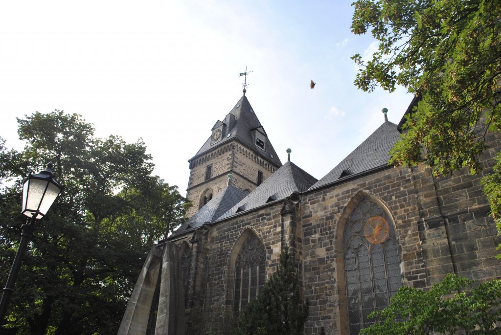 Blick auf Mnsterkirche St. Bonifatius (Glockentrurm), in Hameln am 12.07.2011