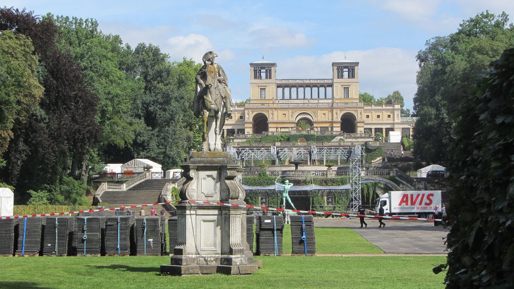 Blick auf die Orangerie von Schloss Sanssouci in Potsdam.(15.8.2012)