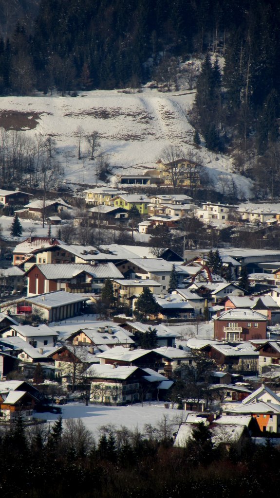 Blick auf die Ortschaft Kramsach in Tirol.(27.1.2012)