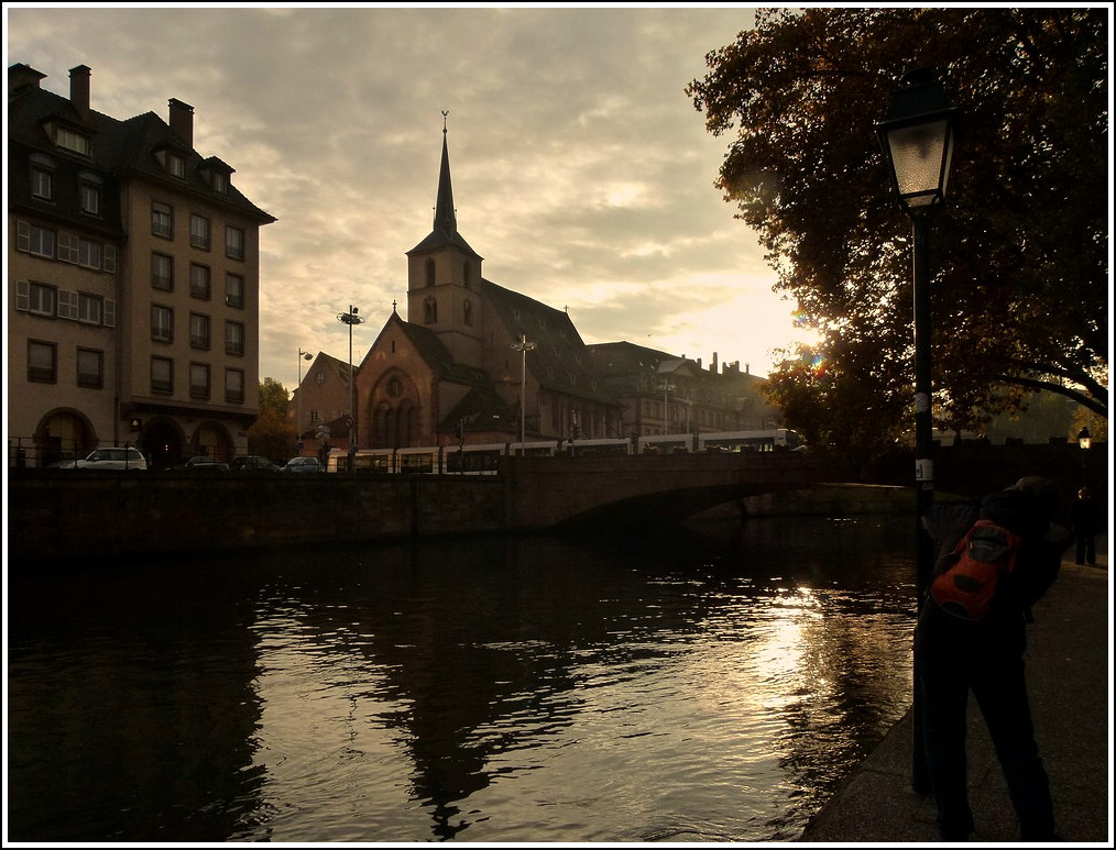 Blick auf den Pont St Nicolas in Strasbourg am Abend des 28.2011. (Jeanny)