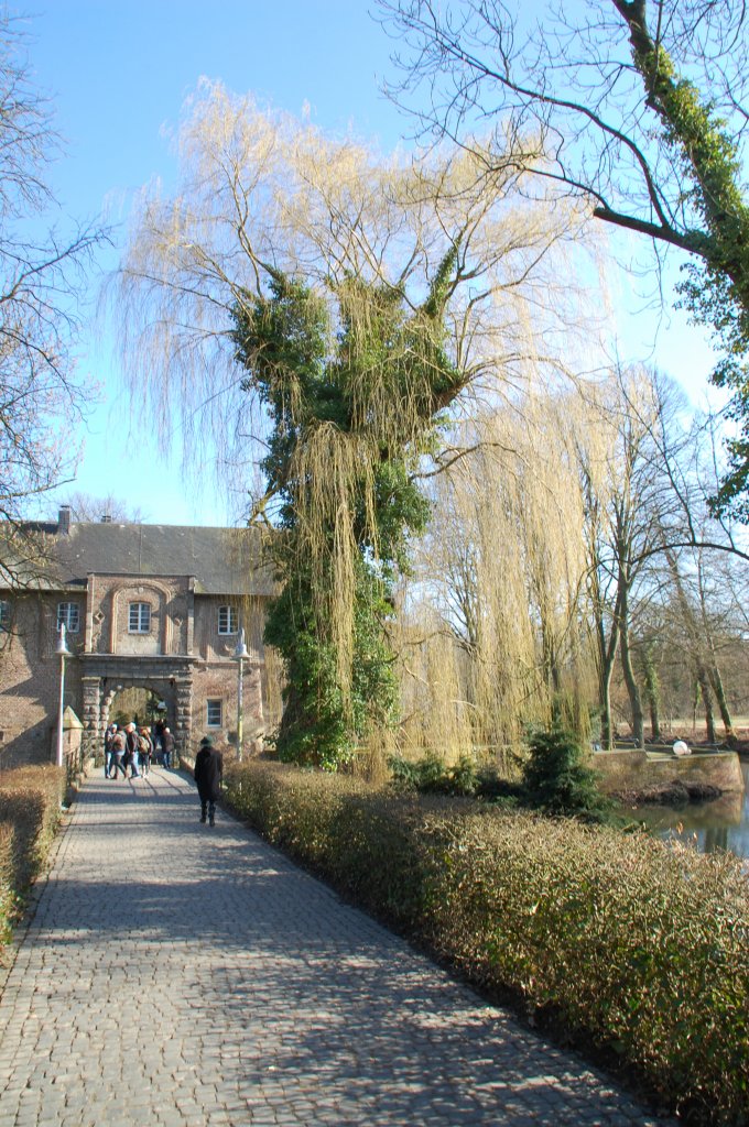 Blick auf die Torburg von Schlo Rheydt. Schlo Rheydt in Mnchengladbach- Rheydt6.3.2011