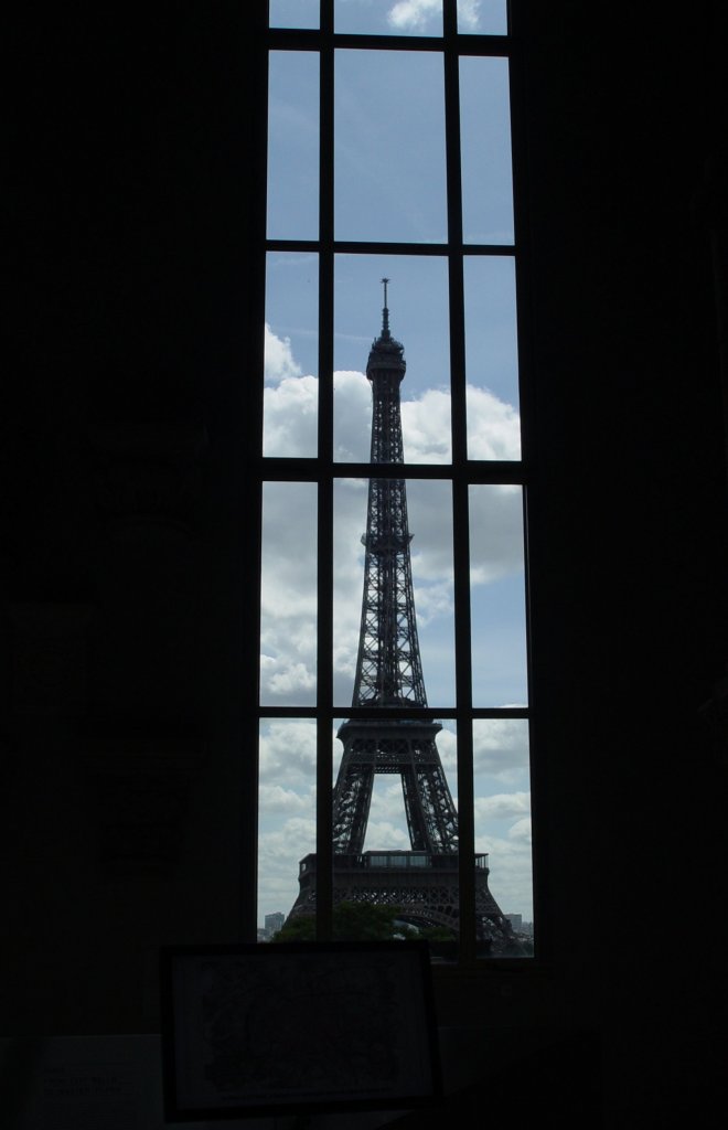 Blick aus dem Musée de l'Architecture auf den Eiffelturm (Juli 2009)