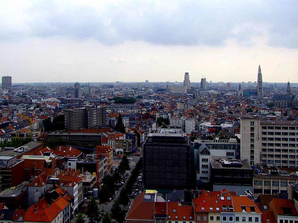 Blick ber Antwerpen von der Dachterrasse des Museums am Strom; 110830