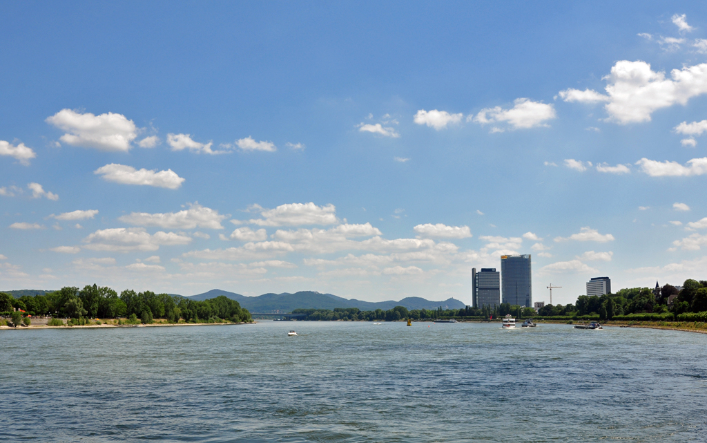 Blick von Bonn nach Sden Richtung Siebengebirge - 18.07.2010