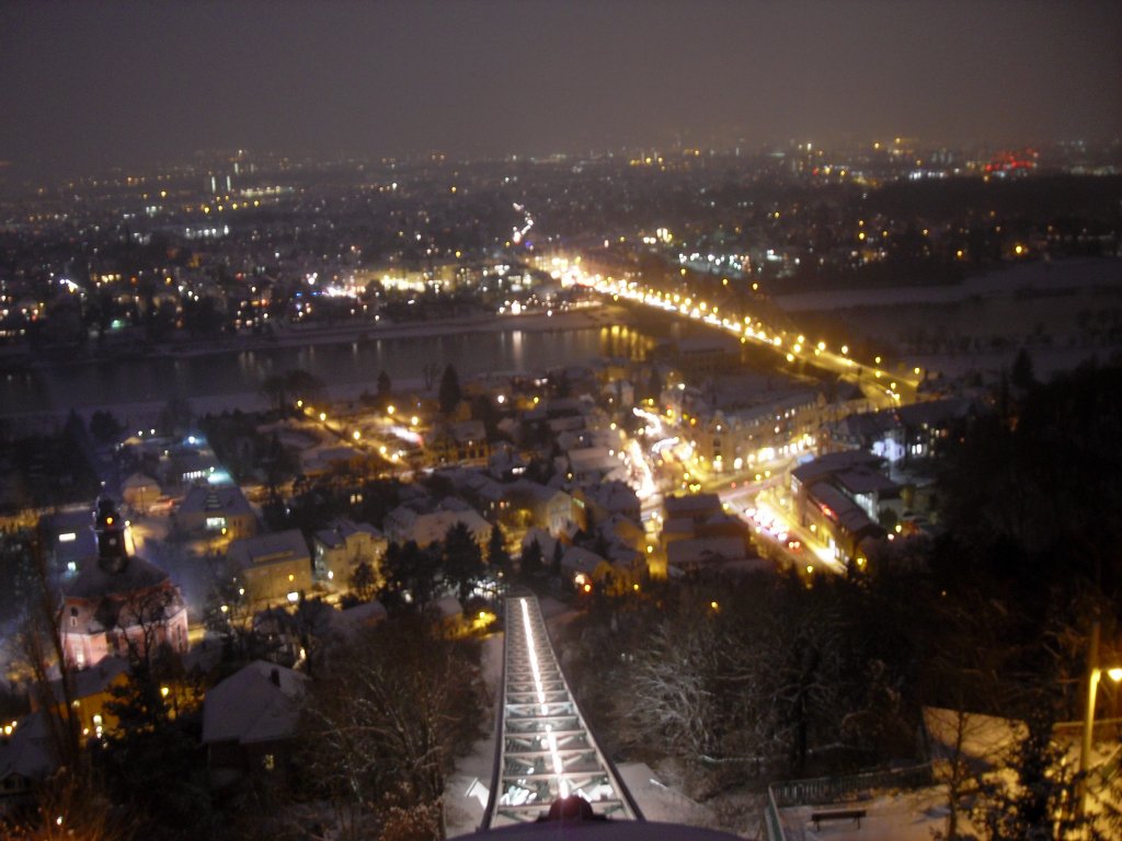 Blick von der Dresdner Schwebebahn zum Schillerplatz