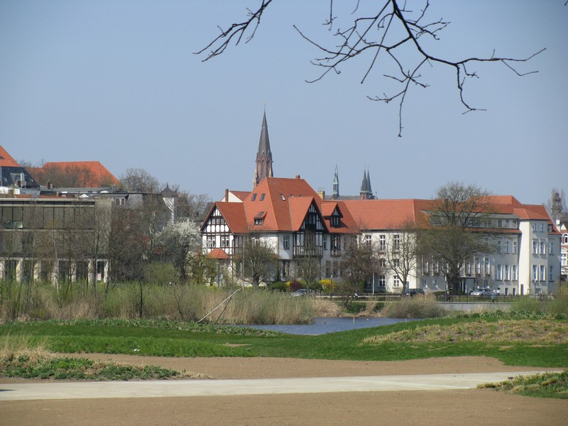 Blick vom ehem. BUGA-Gelnde zur Graf-Schack-Allee (Schwerin), 18.04.2010