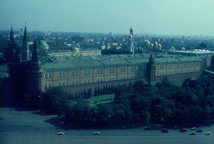 Blick vom ehemaligen Hotel  Intourist  auf den Kreml im September 1981