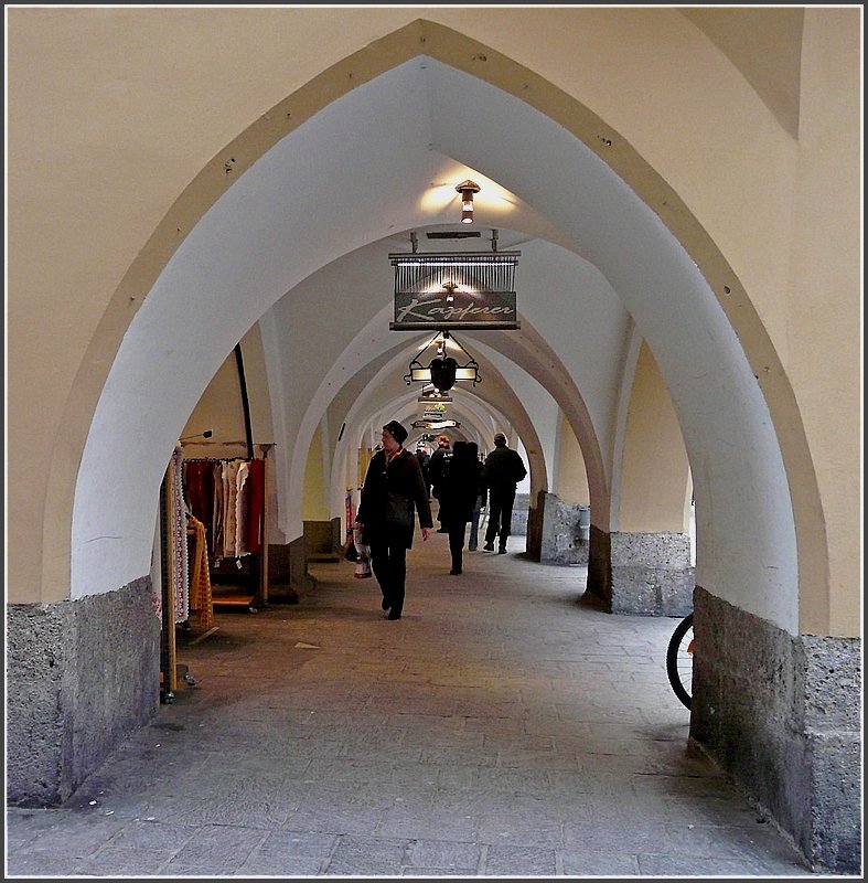 Blick in eine Einkaufspassage in der Altstadt von Innsbruck. 22.12.09 (Jeanny)