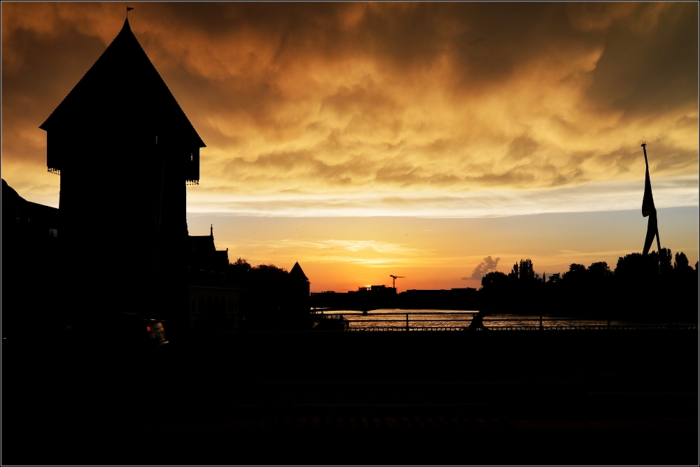 Blick den Hochrhein hinab Richtung Basel. Dort weilte Matthias bei schnem Wetter. Konstanz, Juni 2013.