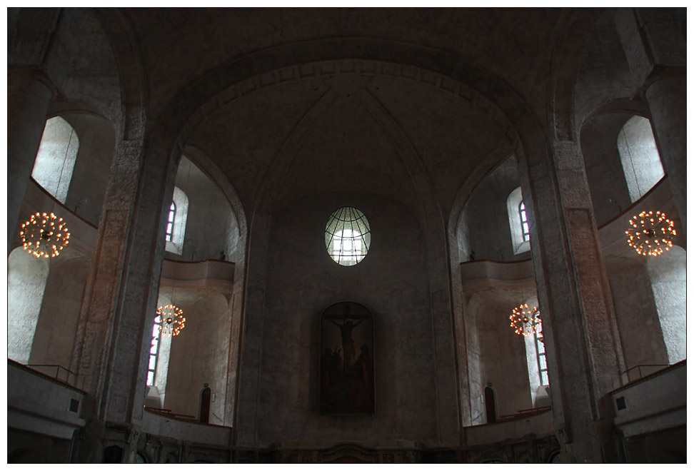 Blick ins innere der Dresdener Kreuzkirche. Beim Wiederaufbau in den fnfziger Jahre wurde der frhere Jugendstildekoration durch Rauhputz ersetzt. 03.08.2009 (Matthias)